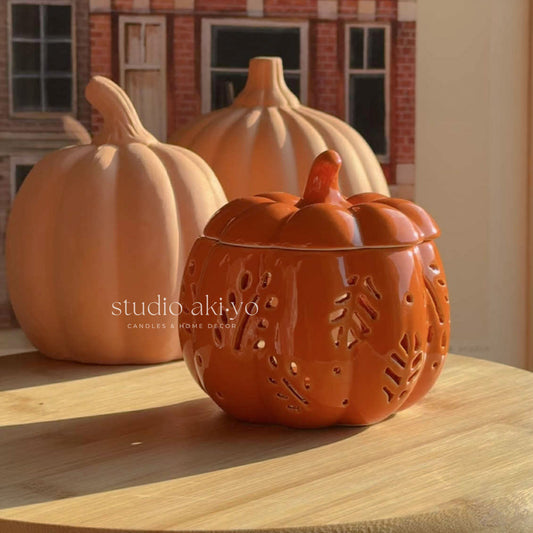 Decorative pumpkin-shaped lanterns on a wooden surface with 'studio akiyo' branding.