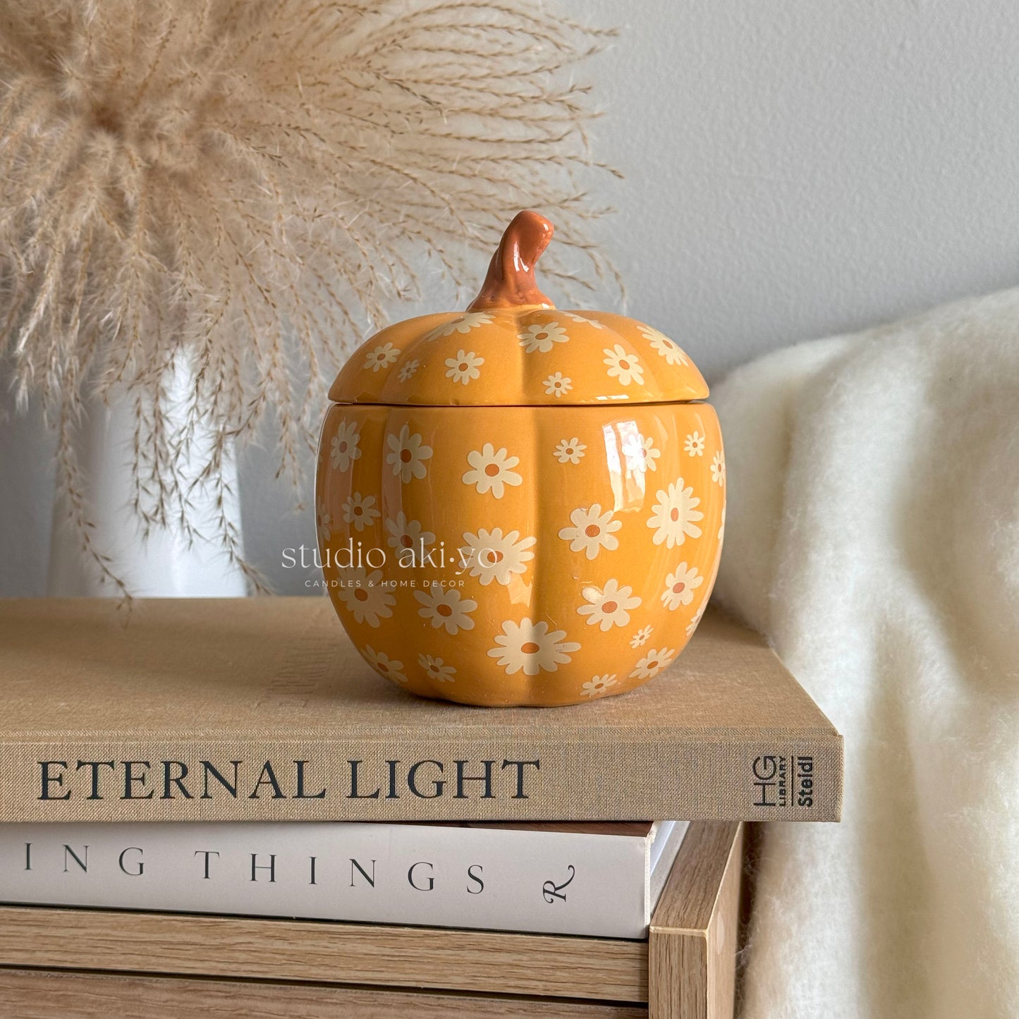 Groovy 60s-style ceramic floral pumpkin wax melt burner