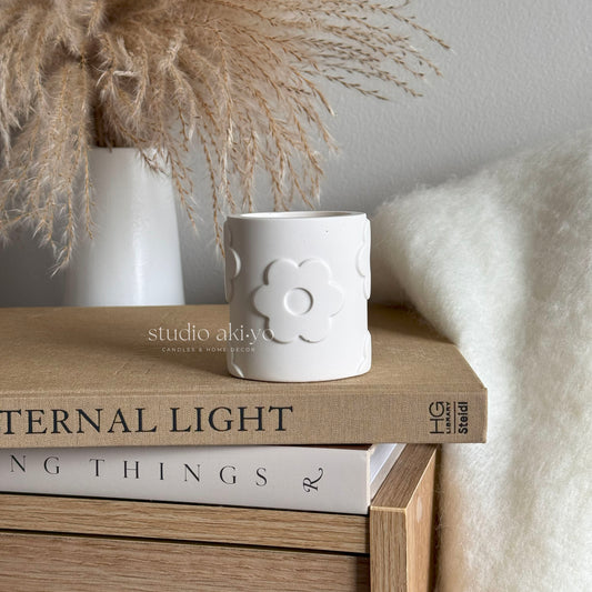 Wood wick candle with garden floral fragrance