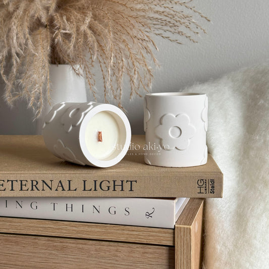 Light floral scented candle – spring bloom notes