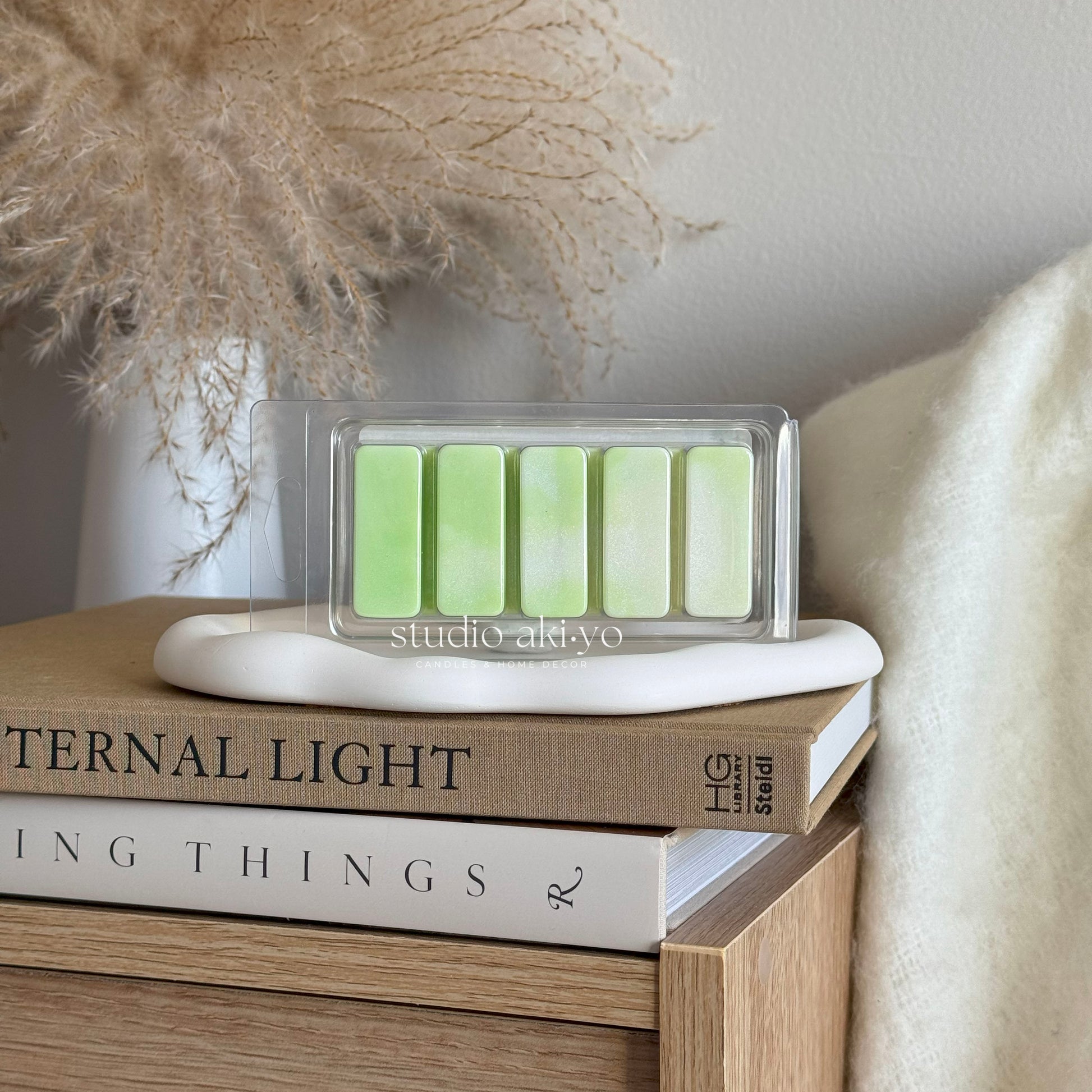 Ski lodge Soy wax snap bar with fir trees and delicious peaches