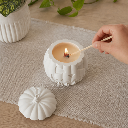 Hand lighting studio akiyo pumpkin hollow scented candle.