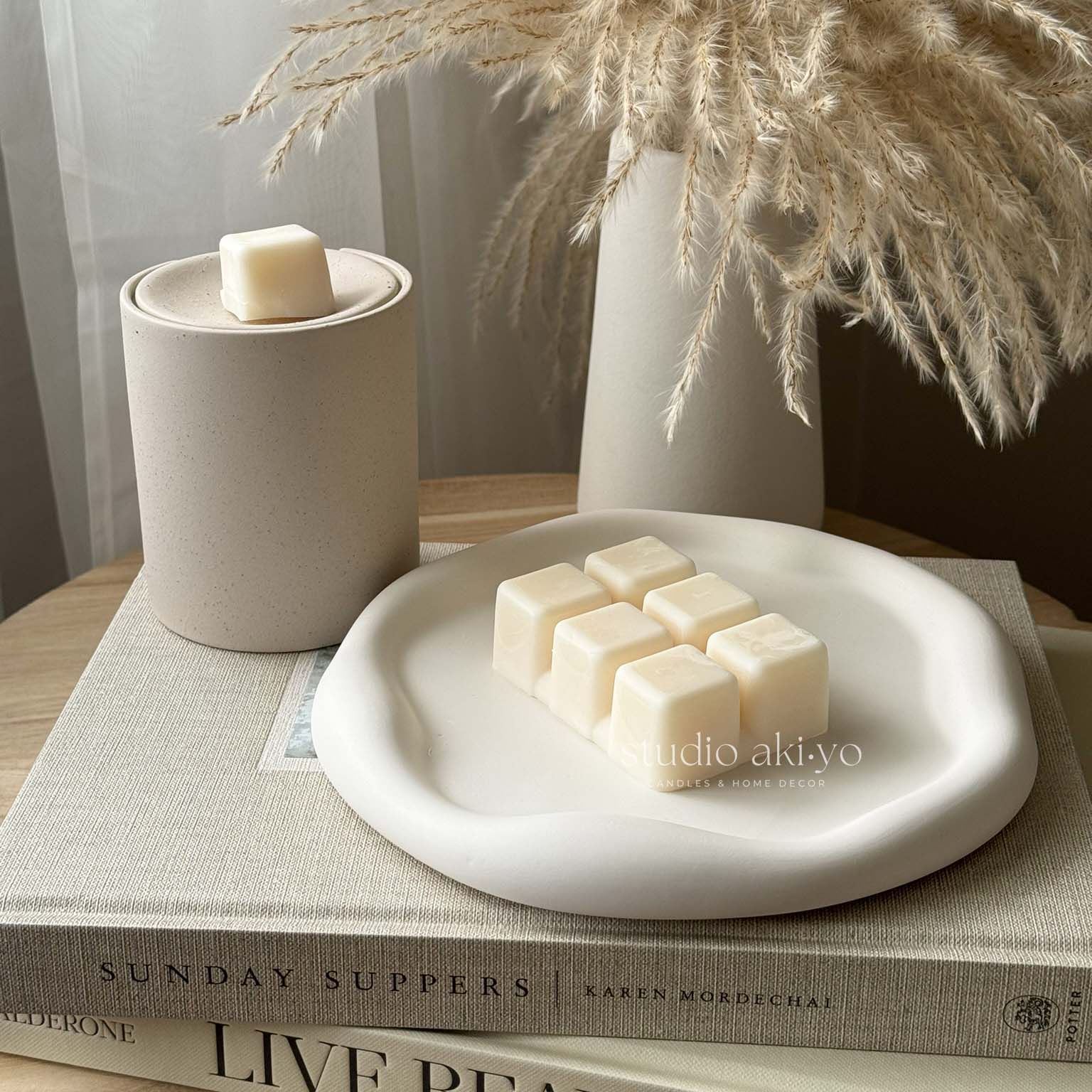 Soy wax melts with fruity pear and herbal basil aroma