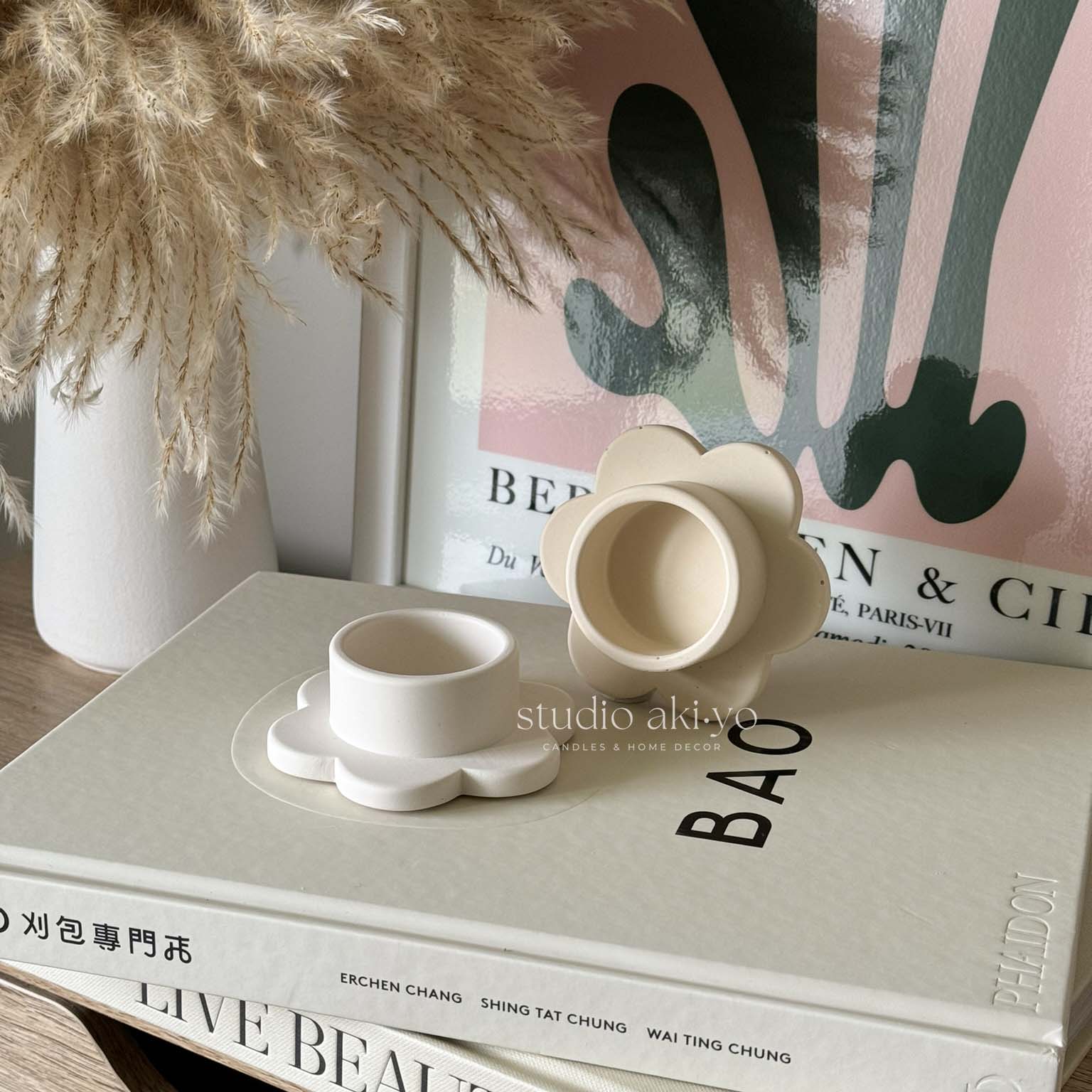 Daisy flower tealight candle holder in neutral shades