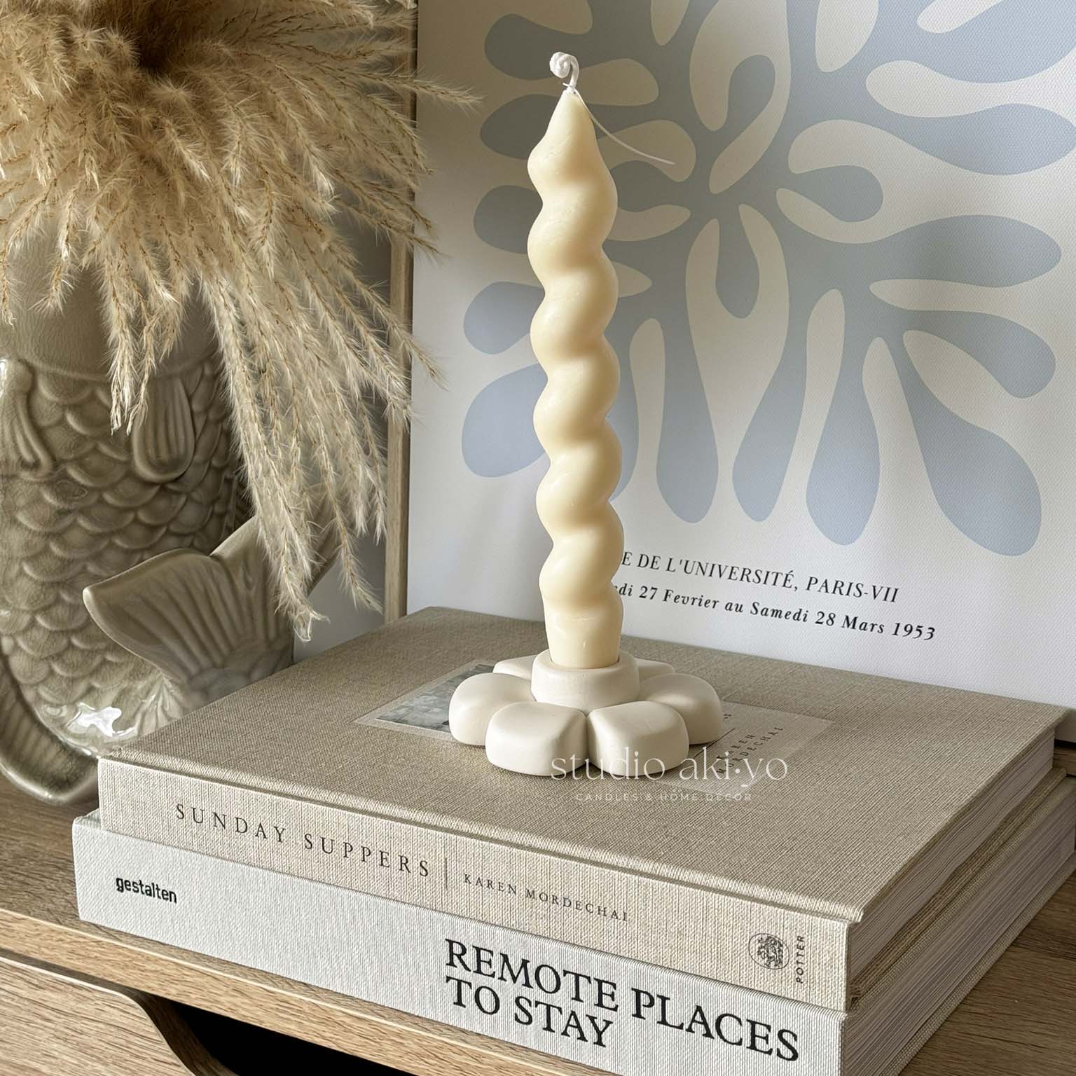 Elegant Japandi-inspired centerpiece for taper candles