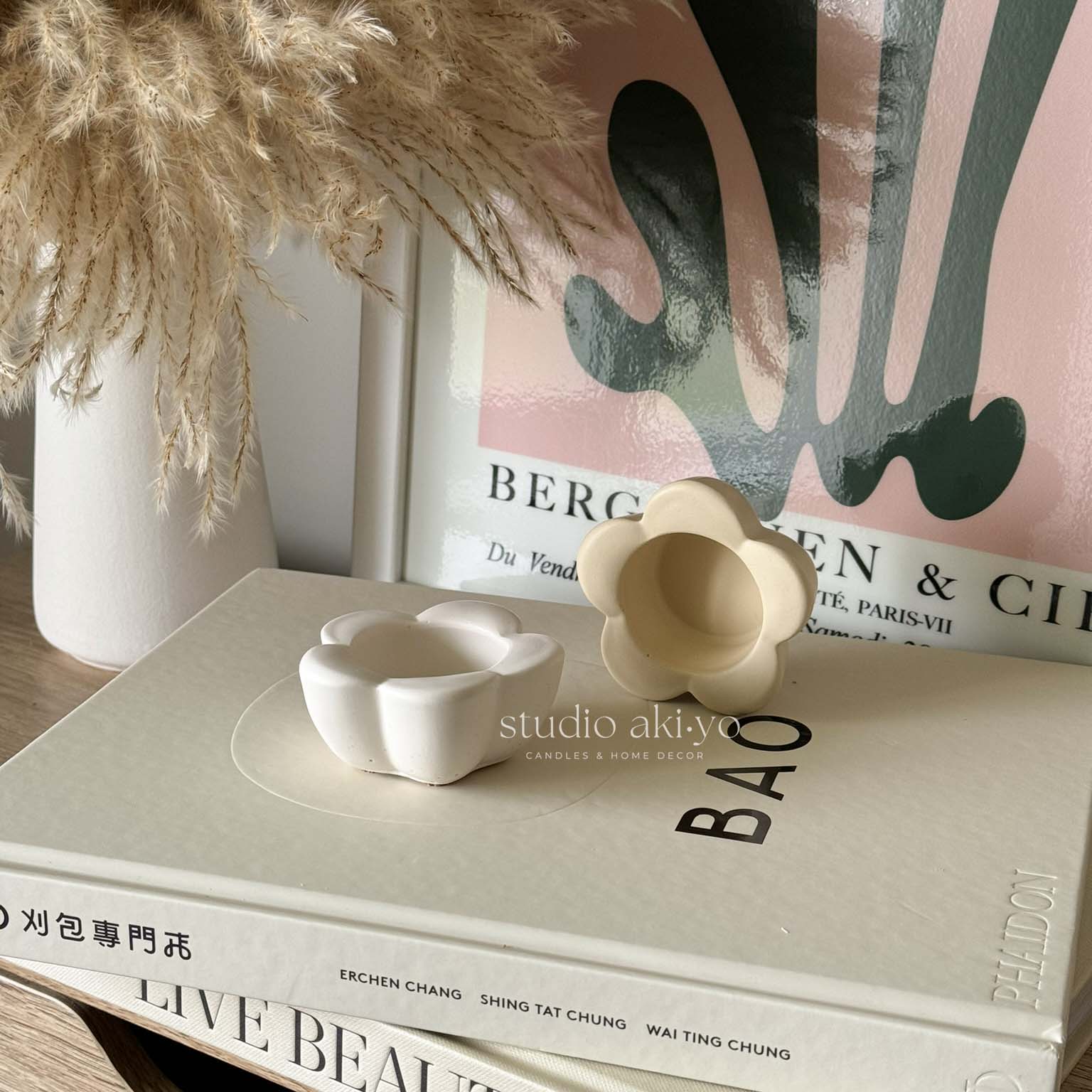 Sculptural flower tealight holder in neutral tones