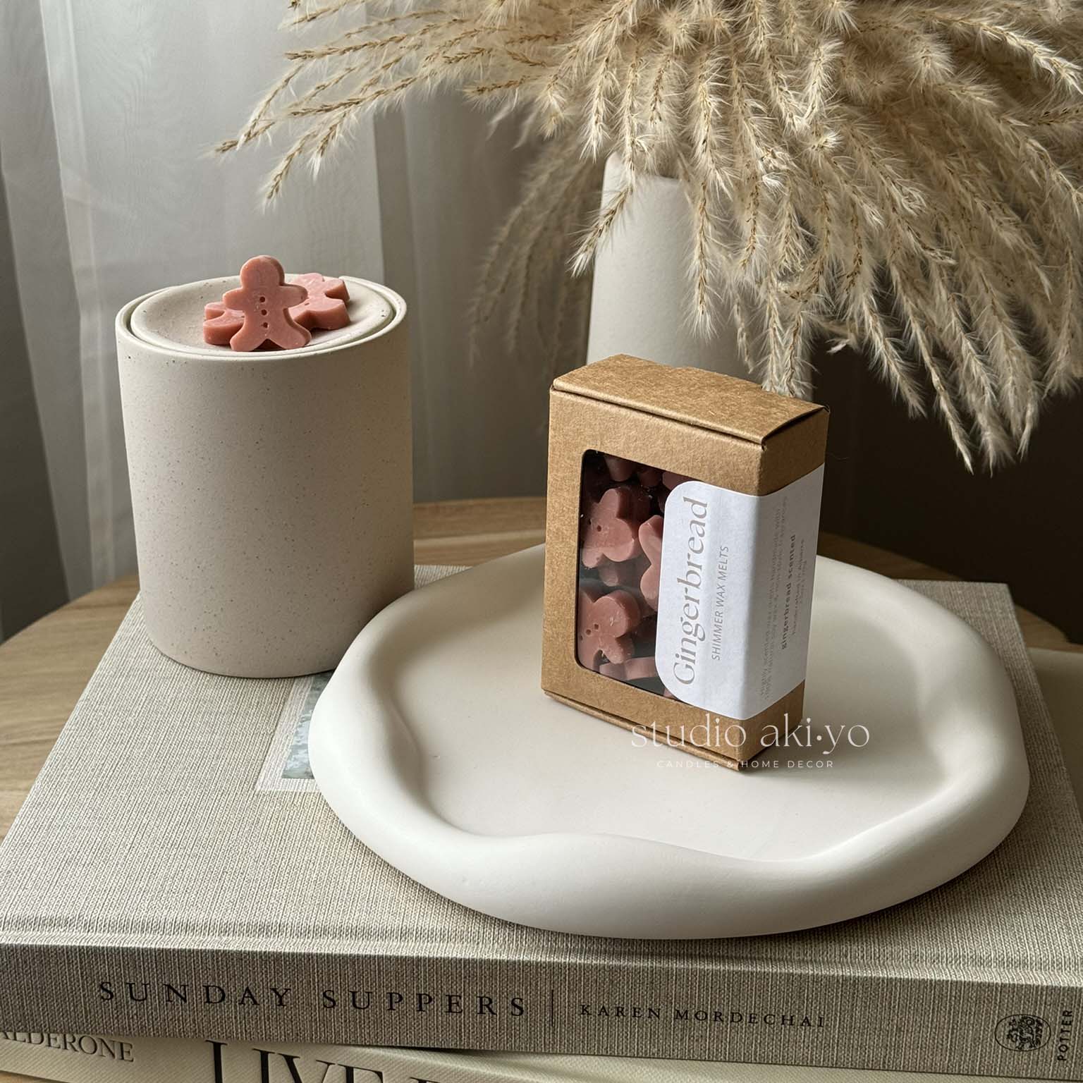 Soy wax melts with warm ginger, vanilla, and spice scent