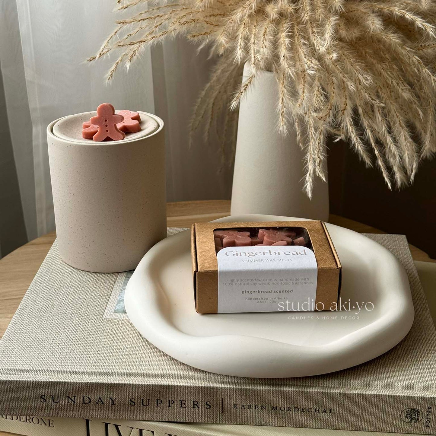 Sweet spiced wax melts in warm, golden tones