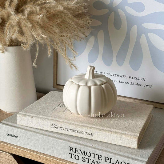 Fall candle with pumpkin spice and chai scent – Studio Akiyo