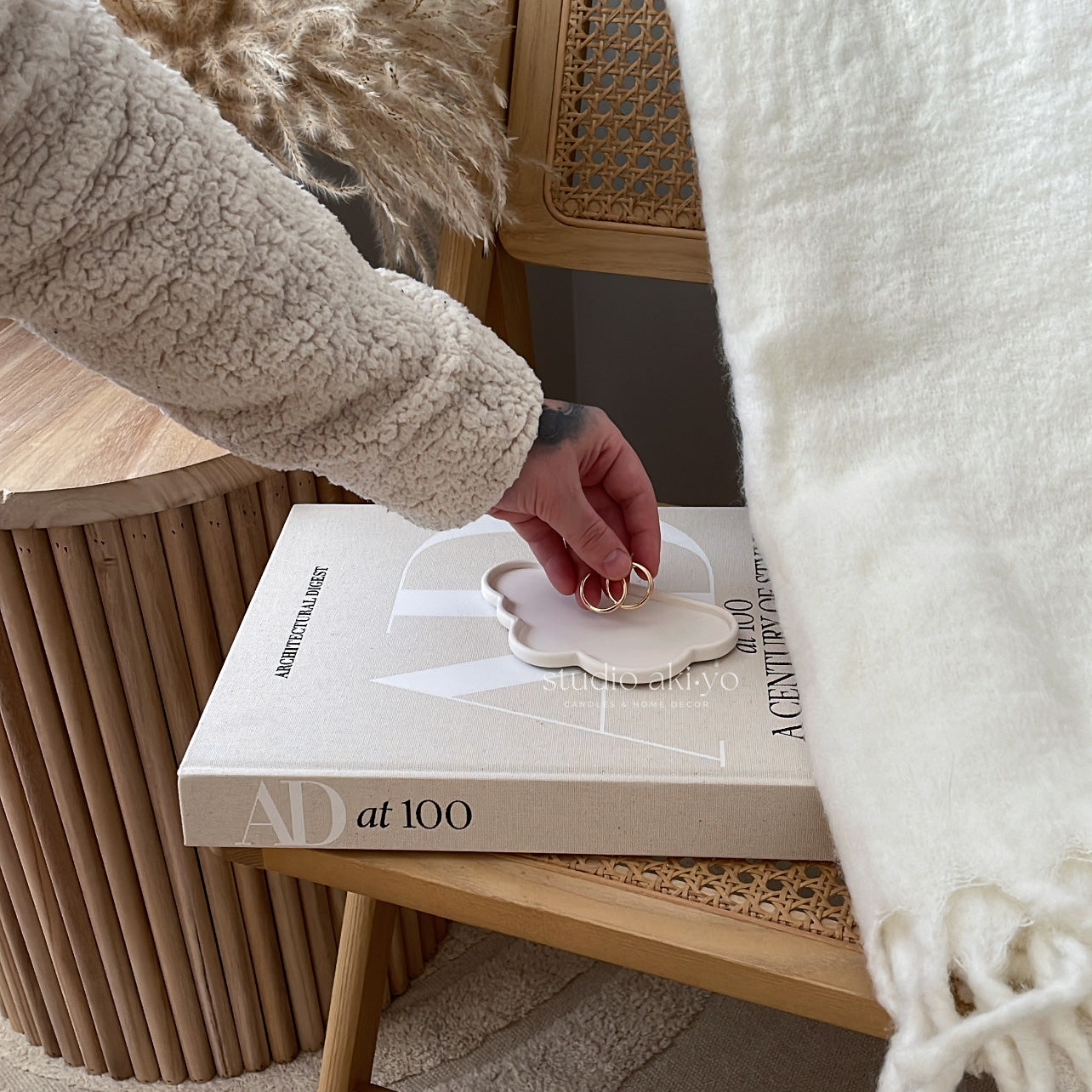 Cloud-shaped trinket tray in soft neutral jesmonite