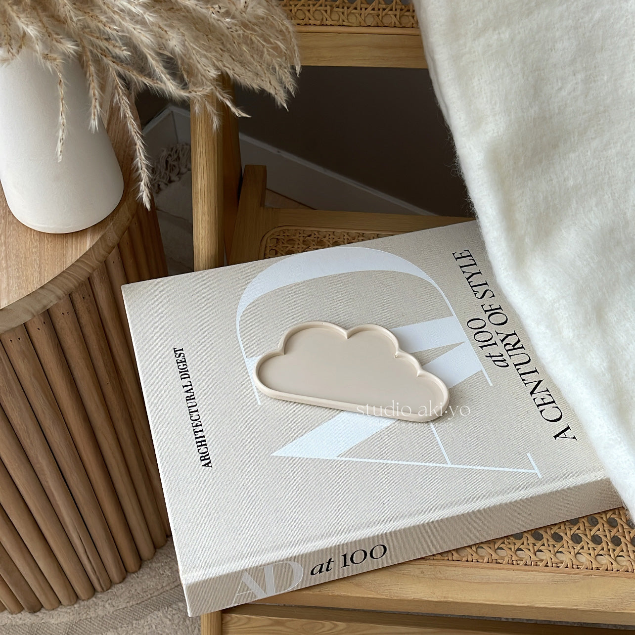 Cloud-shaped trinket tray in soft neutral jesmonite