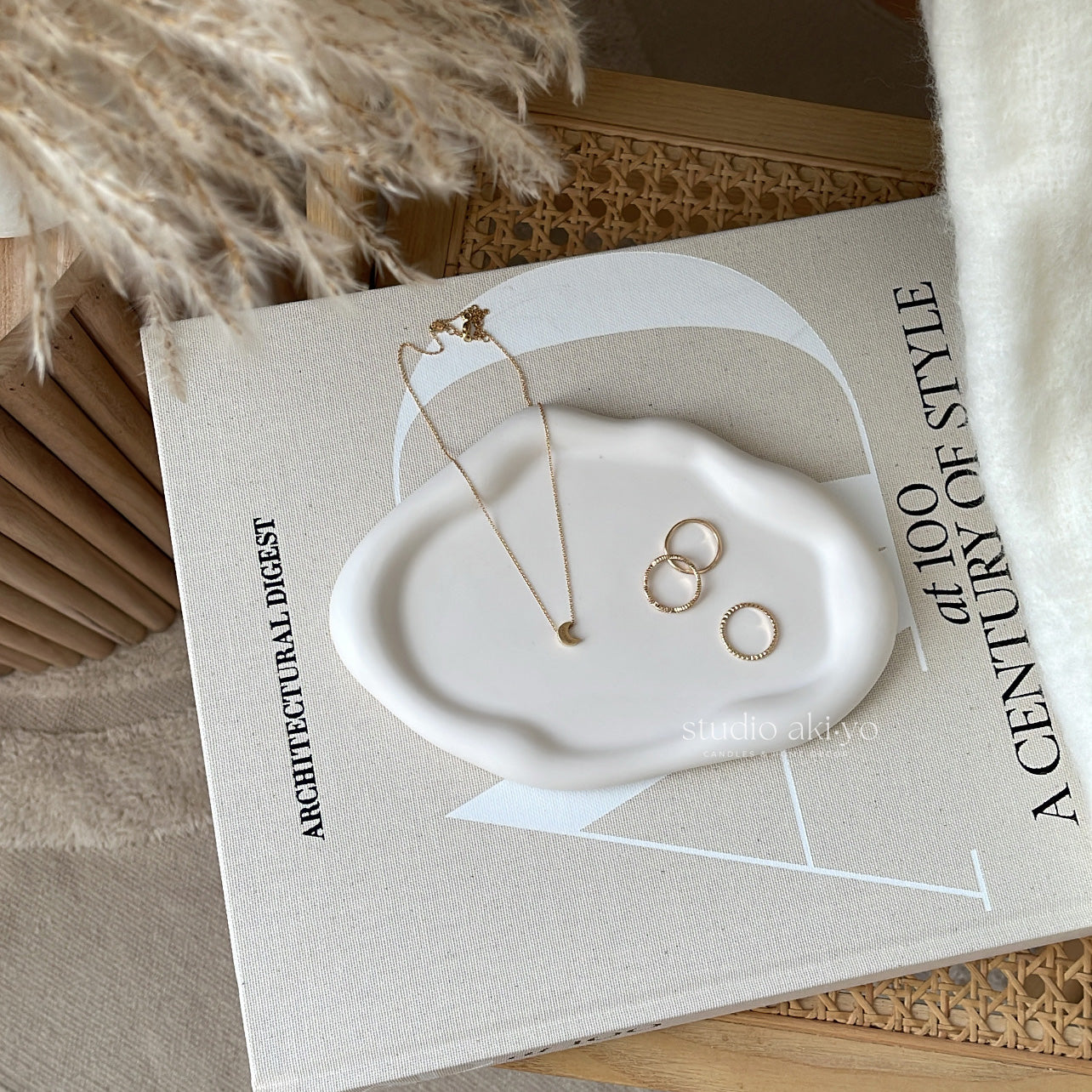 Minimalist oval cloud-shaped tray for jewelry, keys, or decor