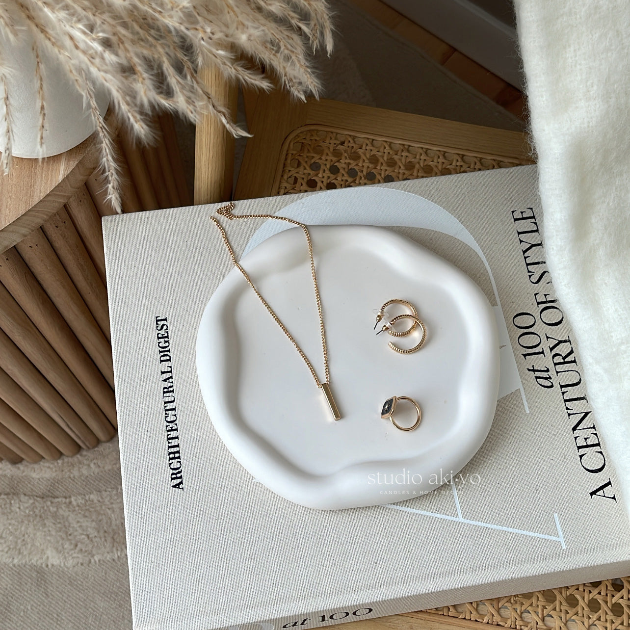Minimalist cloud-shaped tray for jewelry, keys, or decor
