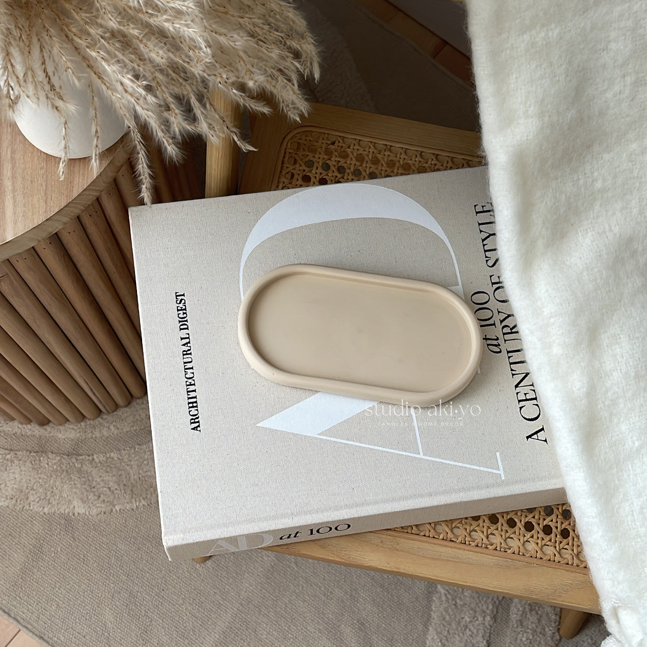 Minimal catch-all dish with clean modern design