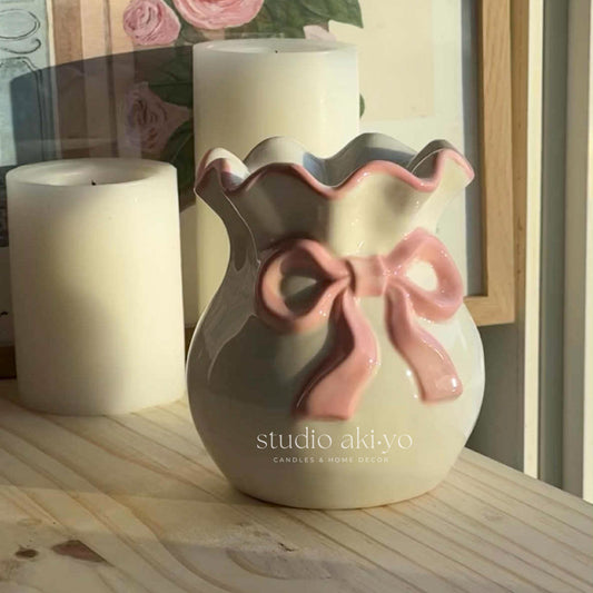 Pink bow valentine's day wax melt burner.