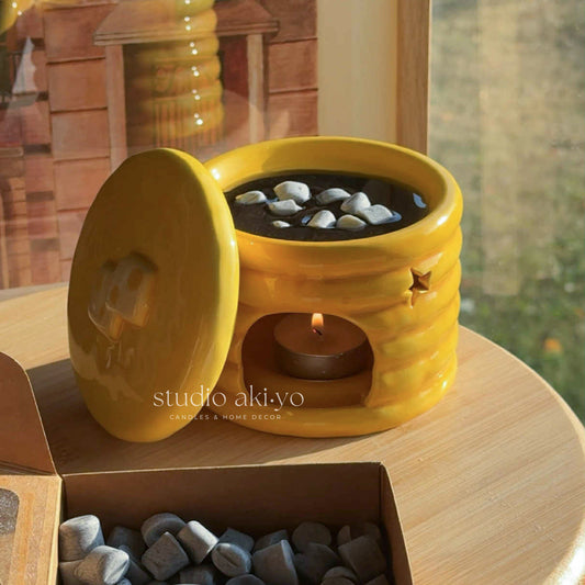 Bring a slice of Stars Hollow into your home with this cozy wax melt burner inspired by the iconic Luke’s Diner. Designed to look like a fluffy stack of golden pancakes dripping with syrup and topped with butter, this whimsical piece doubles as both décor and function.