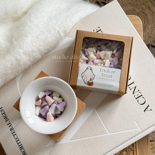 Trick or treat wax melts scoopies mini ghost in purple, white and pink scented with warm vanilla sugar