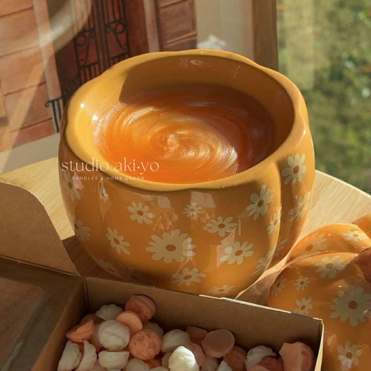 Groovy 60s-style ceramic floral pumpkin wax melt burner 